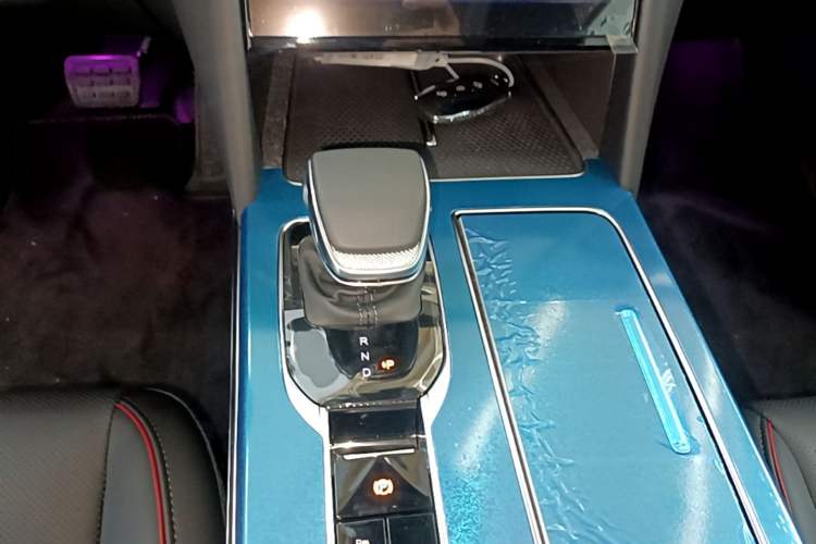 Used Hongqi HS7 PHEV 2025 Model 2.0T PHEV Four-Wheel Drive 2 Million Units Commemorative Edition 6-Seater Gear Lever