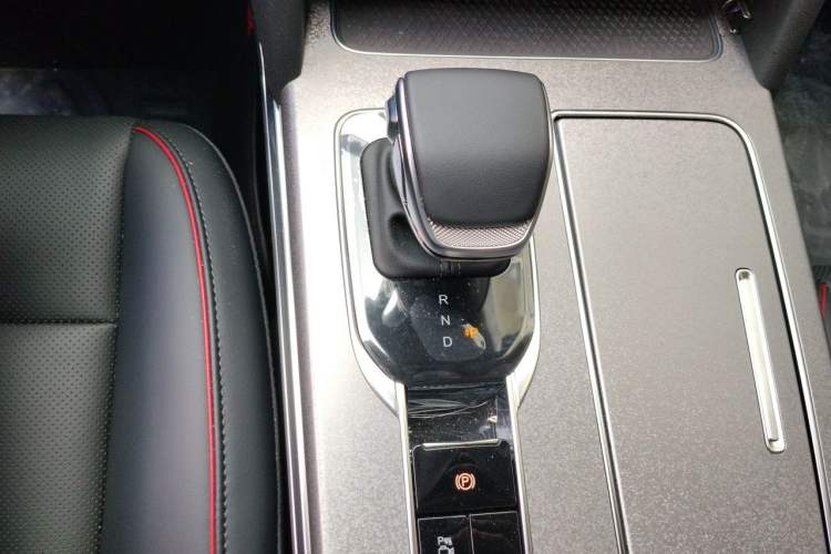 Used Hongqi HS7 PHEV 2025 Model 2.0T PHEV Four-Wheel Drive 2 Million Units Commemorative Edition 6-Seater Gear Lever