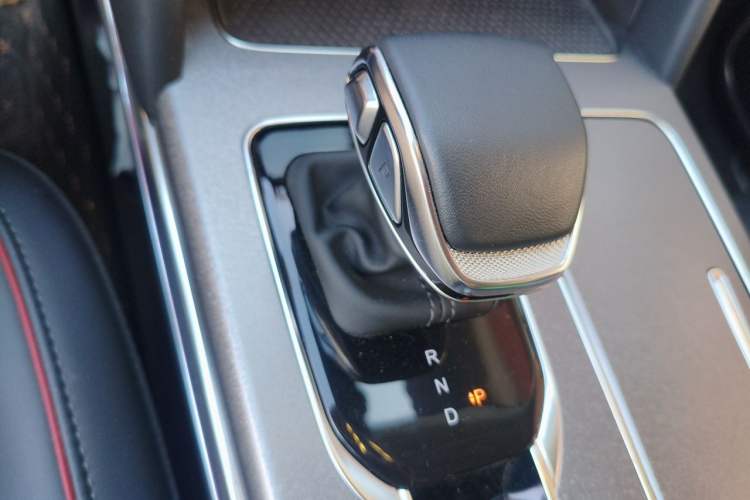 Used Hongqi HS7 PHEV 2025 Model 2.0T PHEV Four-Wheel Drive 2 Millionth Anniversary Edition—7 Seats Gear Lever