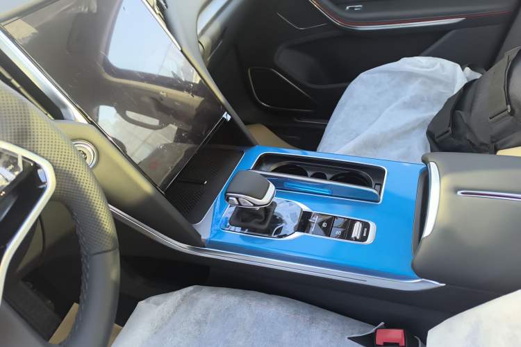 Used Hongqi HS7 PHEV 2025 Model 2.0T PHEV Four-Wheel Drive 2 Million Units Commemorative Edition 6-Seater Gear Lever