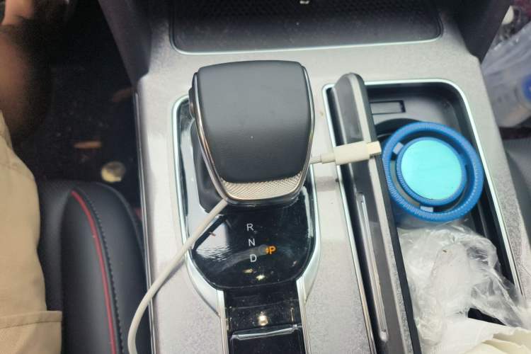 Used Hongqi HS7 PHEV 2025 Model 2.0T PHEV Four-Wheel Drive 2 Million Units Commemorative Edition 6-Seater Gear Lever