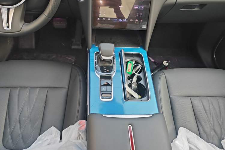 Used Hongqi HS7 PHEV 2025 Model 2.0T PHEV Two-Wheel Drive Qi Xiang Edition 7-Seater Gear Lever
