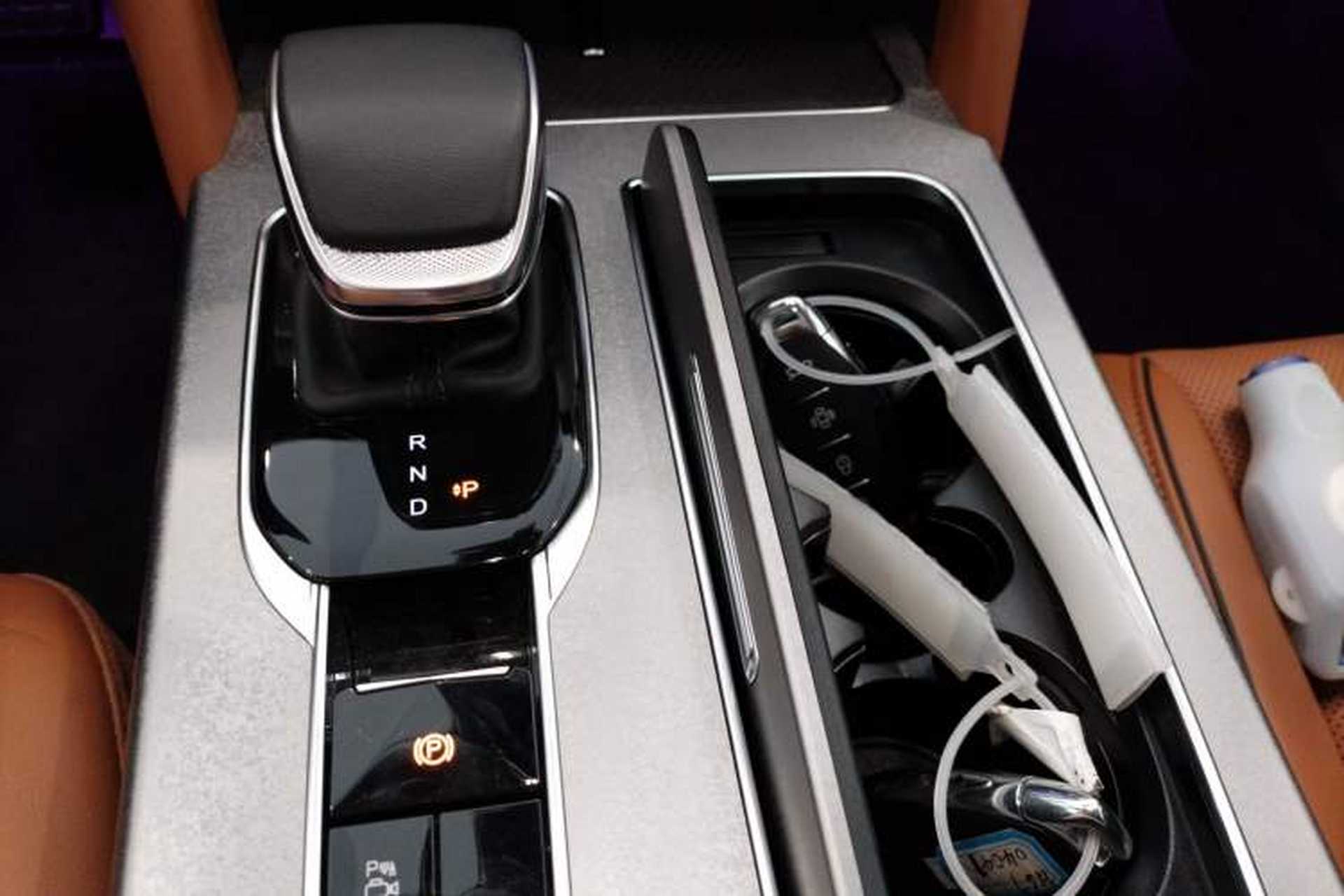 Used Hongqi HS7 PHEV 2025 Model 2.0T PHEV Four-Wheel Drive 2 Million Units Commemorative Edition 6-Seater Gear Lever