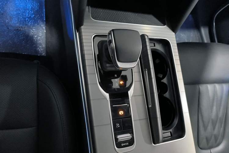 Used Hongqi HS7 PHEV 2025 Model 2.0T PHEV Two-Wheel Drive Qi Xiang Edition 7-Seater Gear Lever