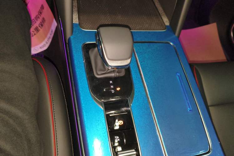 Used Hongqi HS7 PHEV 2025 Model 2.0T PHEV Two-Wheel Drive Qi Xiang Edition 6-Seater Gear Lever