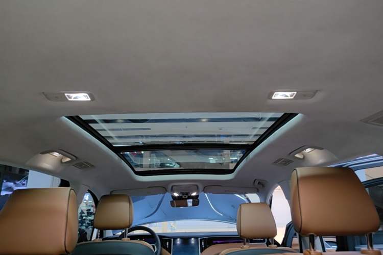 Used Hongqi HS7 PHEV 2025 Model 2.0T PHEV Four-Wheel Drive 2 Million Units Commemorative Edition 6-Seater Headliner