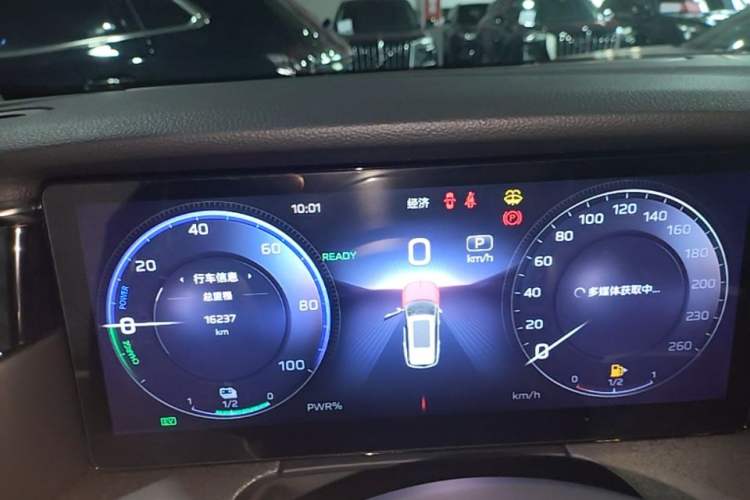 Used Hongqi HS7 PHEV 2025 Model 2.0T PHEV Four-Wheel Drive 2 Million Units Commemorative Edition 6-Seater Instrument Cluster