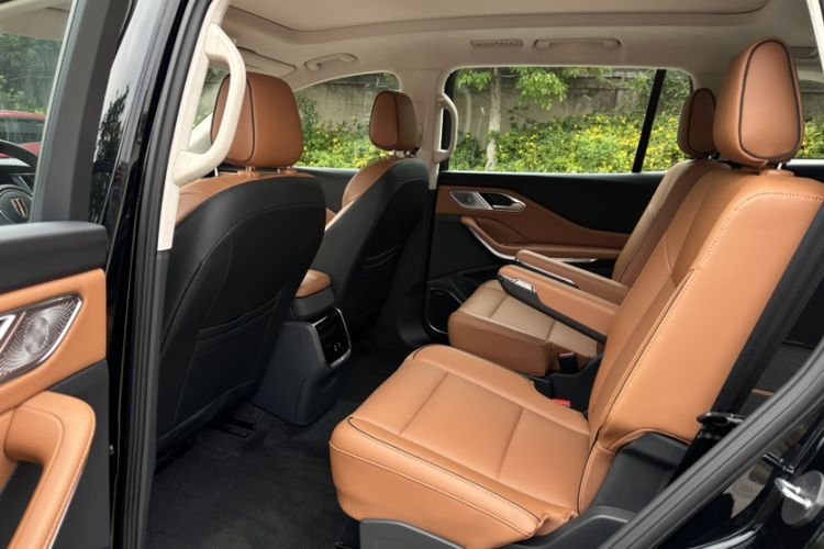 Used Hongqi HS7 PHEV 2025 Model 2.0T PHEV Four-Wheel Drive 2 Million Units Commemorative Edition 6-Seater Interior 1