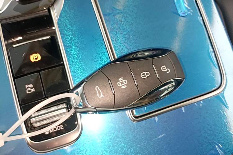 Used Hongqi HS7 PHEV 2025 Model 2.0T PHEV Four-Wheel Drive 2 Million Units Commemorative Edition 6-Seater Interior 1
