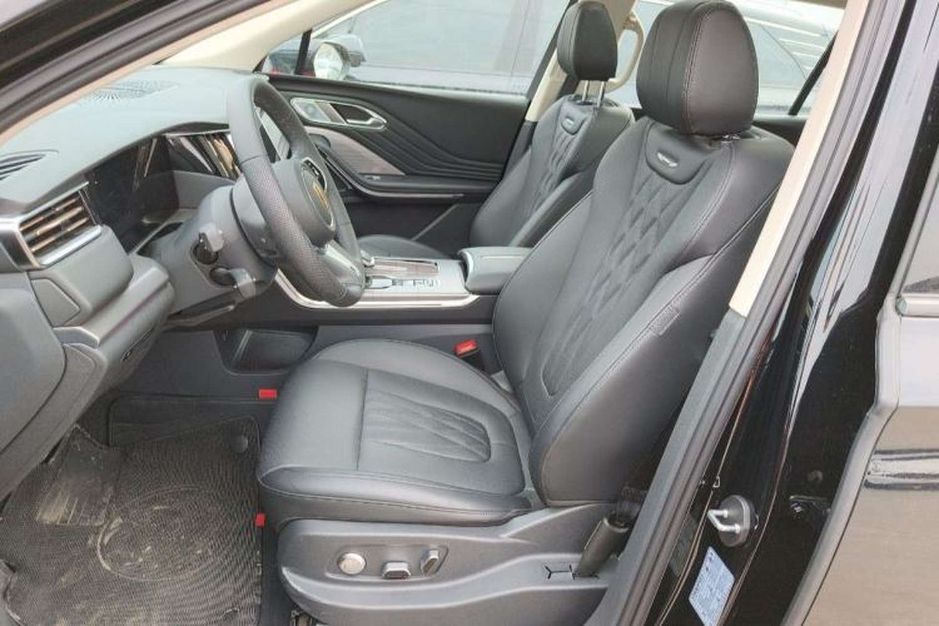 Used Hongqi HS7 PHEV 2025 Model 2.0T PHEV Two-Wheel Drive Qi Xiang Edition 6-Seater Interior 2