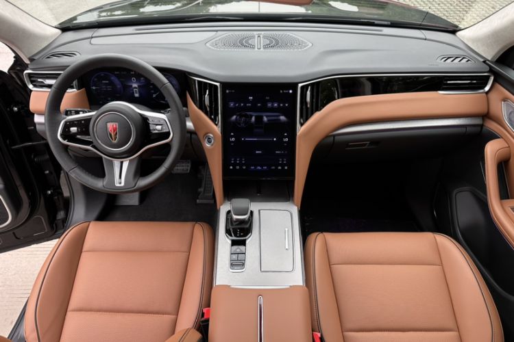 Used Hongqi HS7 PHEV 2025 Model 2.0T PHEV Four-Wheel Drive 2 Million Units Commemorative Edition 6-Seater Interior 3