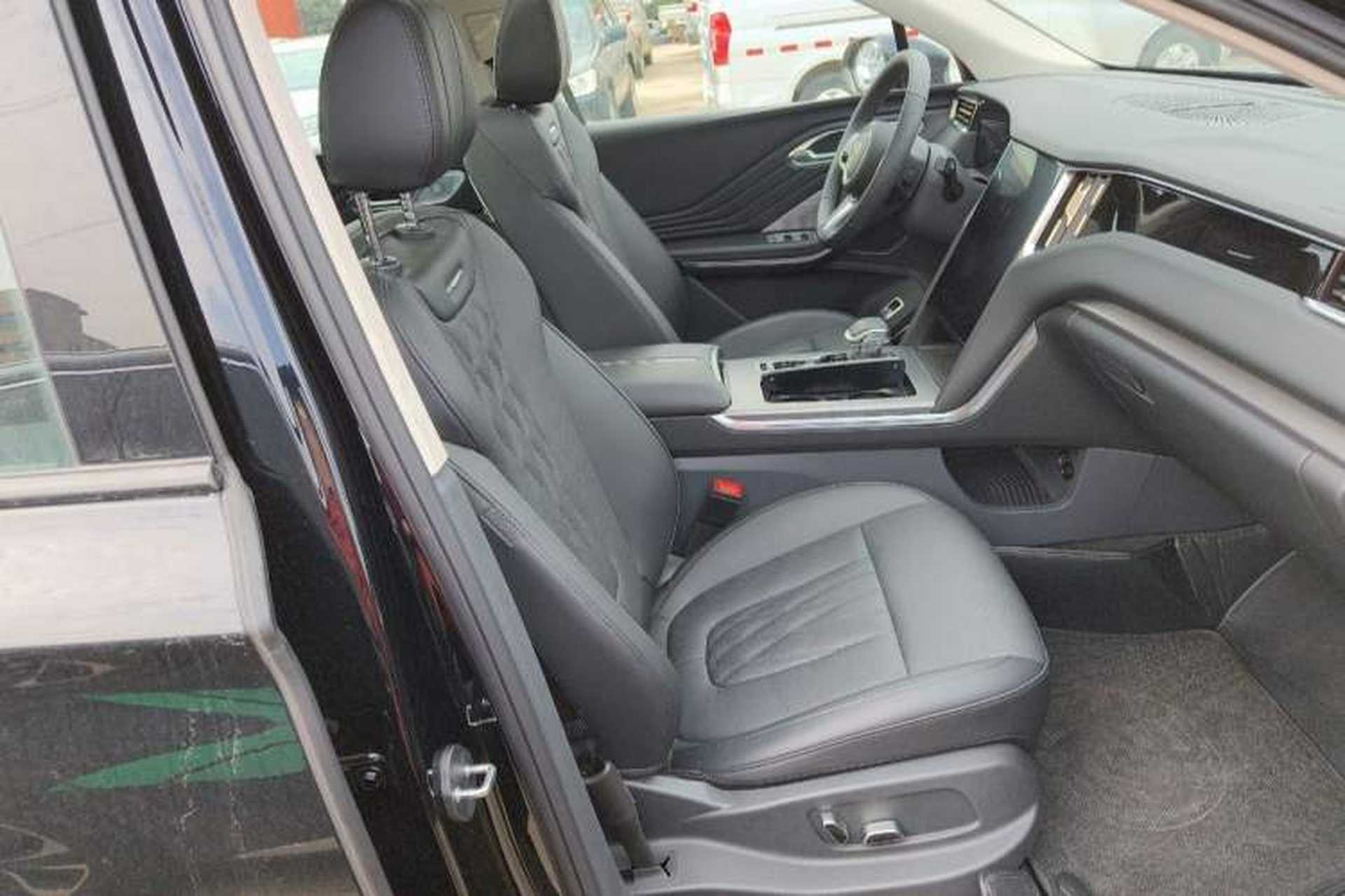 Used Hongqi HS7 PHEV 2025 Model 2.0T PHEV Two-Wheel Drive Qi Xiang Edition 6-Seater Interior 3