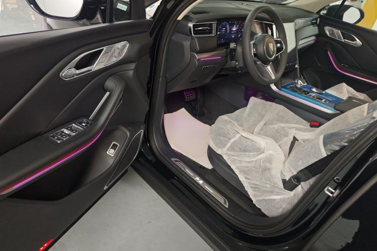 Used Hongqi HS7 PHEV 2025 Model 2.0T PHEV Four-Wheel Drive 2 Million Units Commemorative Edition 6-Seater Interior 3