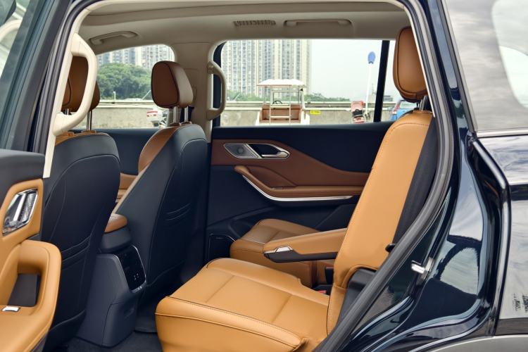 Used Hongqi HS7 PHEV 2025 Model 2.0T PHEV Four-Wheel Drive 2 Million Units Commemorative Edition 6-Seater Interior 4