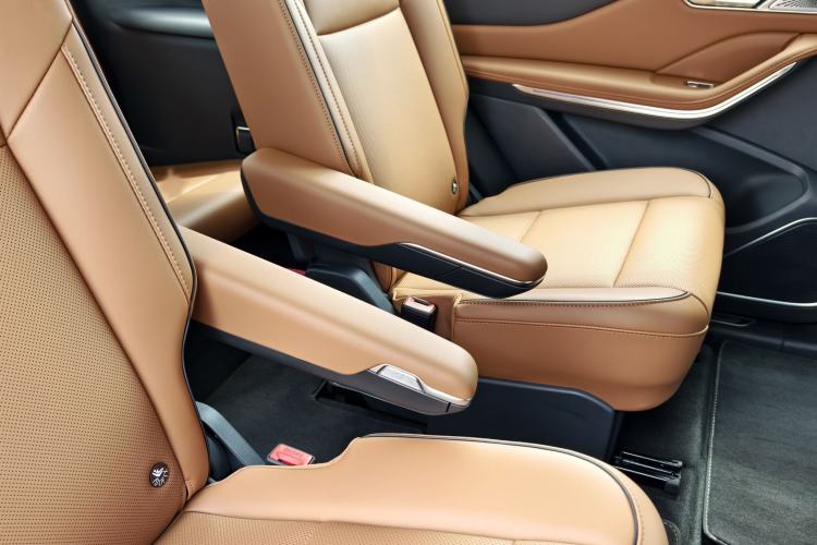 Used Hongqi HS7 PHEV 2025 Model 2.0T PHEV Four-Wheel Drive 2 Million Units Commemorative Edition 6-Seater Interior 7