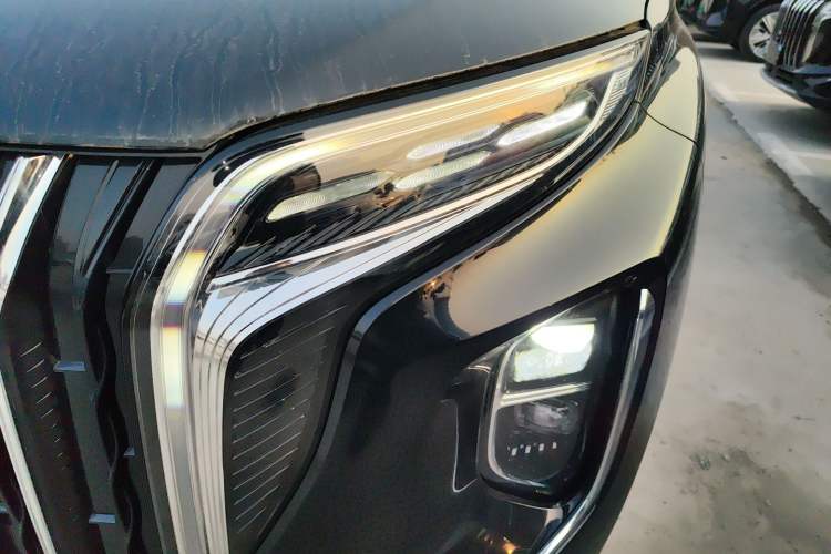 Used Hongqi HS7 PHEV 2025 Model 2.0T PHEV Four-Wheel Drive 2 Million Units Commemorative Edition 6-Seater Left Front Headlight