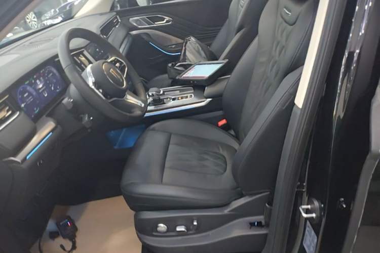 Used Hongqi HS7 PHEV 2025 Model 2.0T PHEV Two-Wheel Drive Qi Xiang Edition 6-Seater Left Front Seat