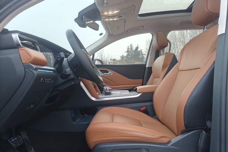 Used Hongqi HS7 PHEV 2025 Model 2.0T PHEV Four-Wheel Drive 2 Million Units Commemorative Edition 6-Seater Left Front Seat