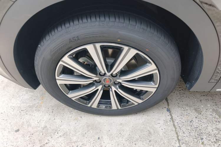 Used Hongqi HS7 PHEV 2025 Model 2.0T PHEV Four-Wheel Drive 2 Million Units Commemorative Edition 6-Seater Left Front Wheel Hub