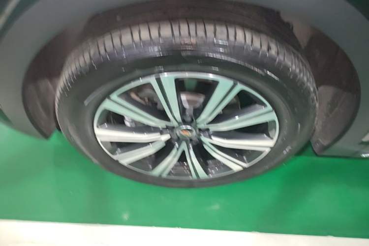 Used Hongqi HS7 PHEV 2025 Model 2.0T PHEV Four-Wheel Drive 2 Million Units Commemorative Edition 6-Seater Left Front Wheel Hub