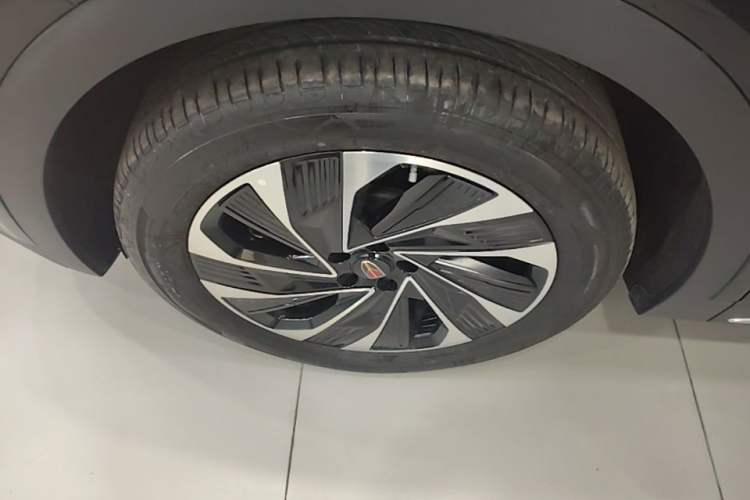 Used Hongqi HS7 PHEV 2025 Model 2.0T PHEV Two-Wheel Drive Qi Xiang Edition 6-Seater Left Front Wheel Hub