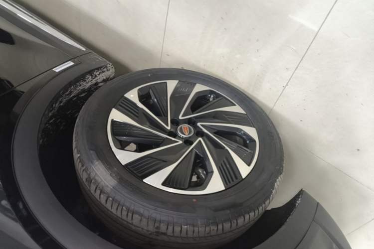 Used Hongqi HS7 PHEV 2025 Model 2.0T PHEV Two-Wheel Drive Qi Xiang Edition 6-Seater Left Front Wheel Hub