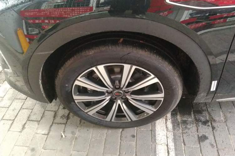 Used Hongqi HS7 PHEV 2025 Model 2.0T PHEV Four-Wheel Drive 2 Millionth Anniversary Edition—7 Seats Left Front Wheel Hub