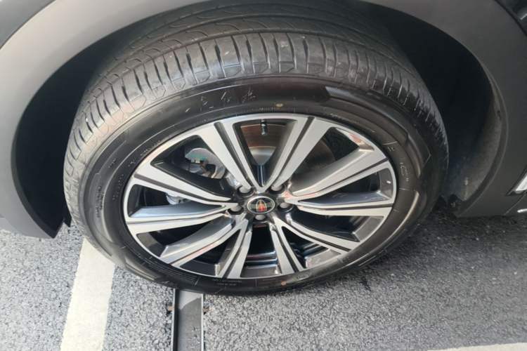Used Hongqi HS7 PHEV 2025 Model 2.0T PHEV Four-Wheel Drive 2 Million Units Commemorative Edition 6-Seater Left Front Wheel Hub