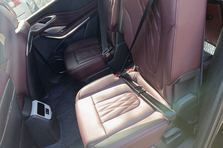 Used Hongqi HS7 PHEV 2025 Model 2.0T PHEV Two-Wheel Drive Qi Xiang Edition 6-Seater Left Rear Seat
