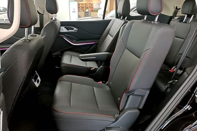 Used Hongqi HS7 PHEV 2025 Model 2.0T PHEV Four-Wheel Drive 2 Million Units Commemorative Edition 6-Seater Left Rear Seat