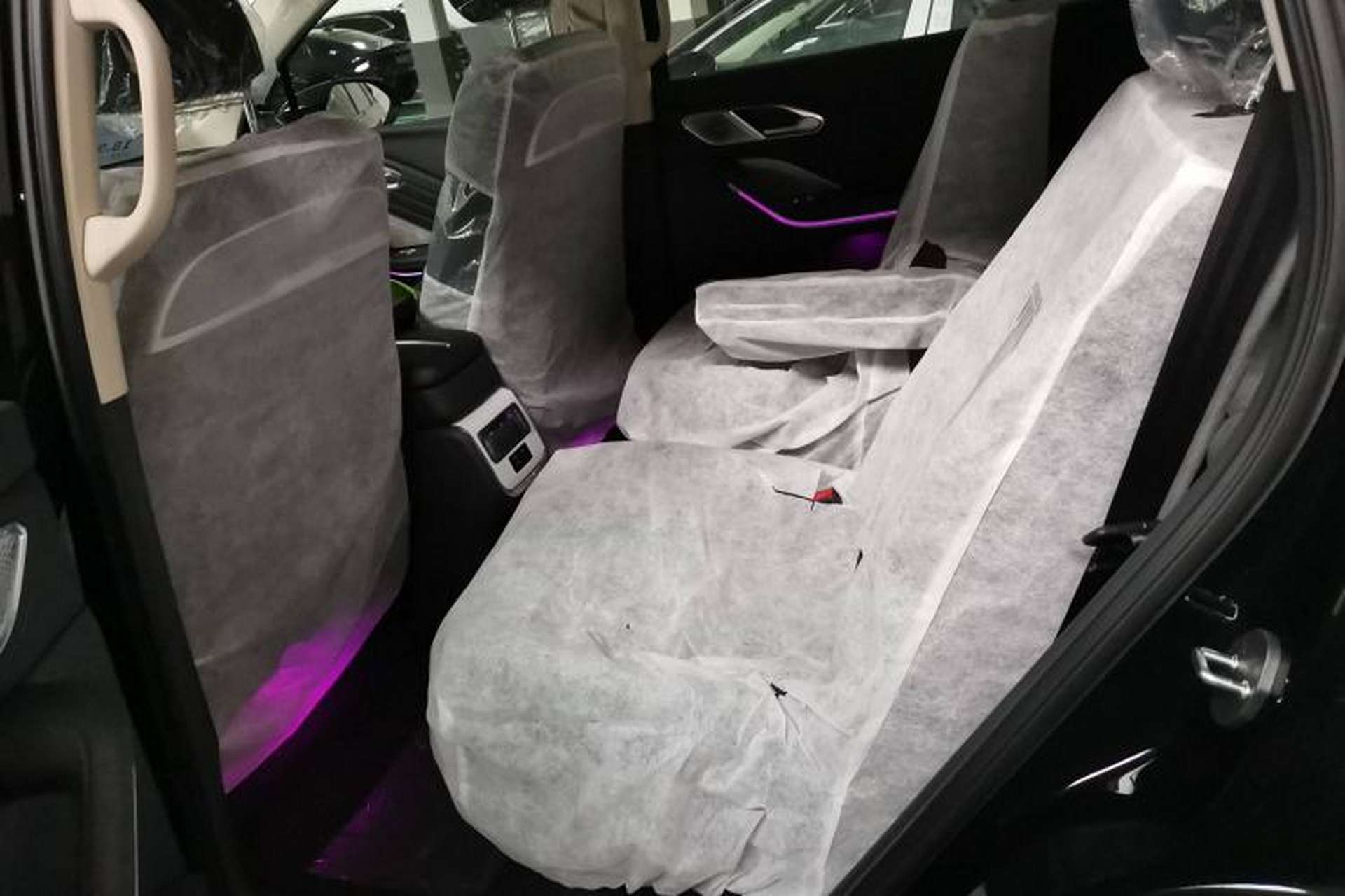 Used Hongqi HS7 PHEV 2025 Model 2.0T PHEV Two-Wheel Drive Qi Xiang Edition 6-Seater Left Rear Seat