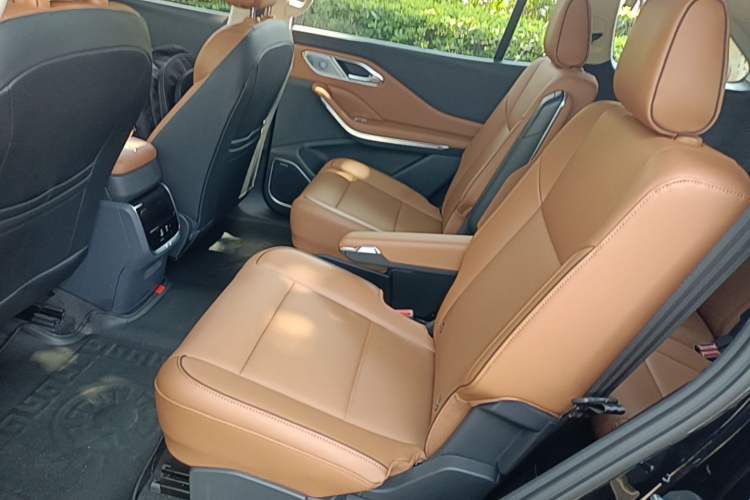 Used Hongqi HS7 PHEV 2025 Model 2.0T PHEV Four-Wheel Drive 2 Million Units Commemorative Edition 6-Seater Left Rear Seat