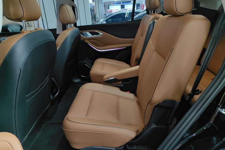 Used Hongqi HS7 PHEV 2025 Model 2.0T PHEV Four-Wheel Drive 2 Million Units Commemorative Edition 6-Seater Left Rear Seat
