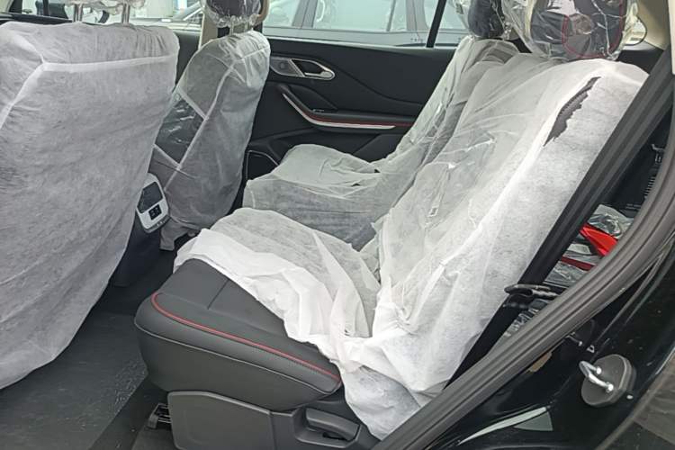Used Hongqi HS7 PHEV 2025 Model 2.0T PHEV Four-Wheel Drive 2 Million Units Commemorative Edition 6-Seater Left Rear Seat