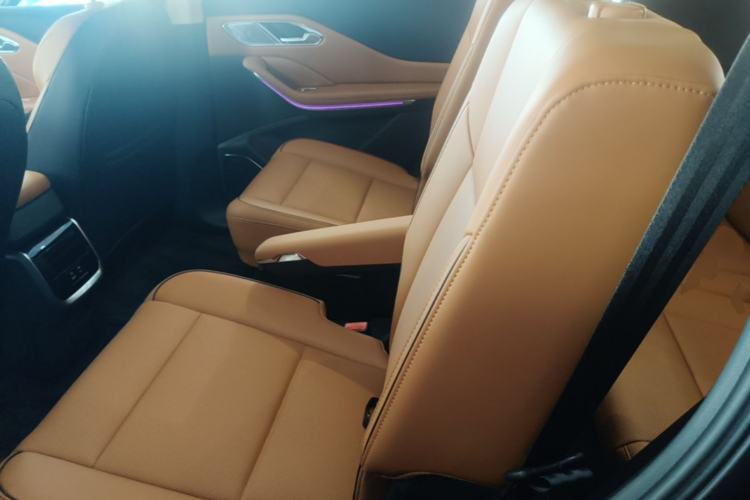 Used Hongqi HS7 PHEV 2025 Model 2.0T PHEV Four-Wheel Drive 2 Million Units Commemorative Edition 6-Seater Left Rear Seat