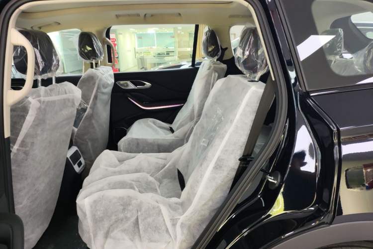 Used Hongqi HS7 PHEV 2025 Model 2.0T PHEV Two-Wheel Drive Qi Xiang Edition 6-Seater Left Rear Seat