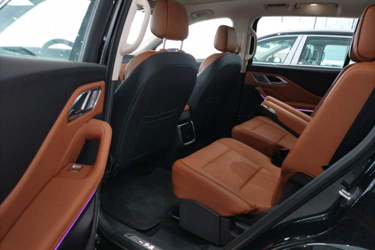 Used Hongqi HS7 PHEV 2025 Model 2.0T PHEV Four-Wheel Drive 2 Million Units Commemorative Edition 6-Seater Left Rear Seat