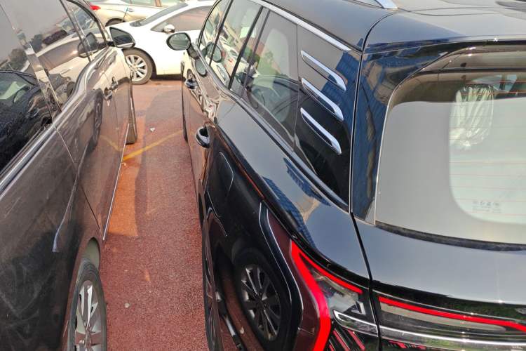 Used Hongqi HS7 PHEV 2025 Model 2.0T PHEV Two-Wheel Drive Qi Xiang Edition 6-Seater Left Side