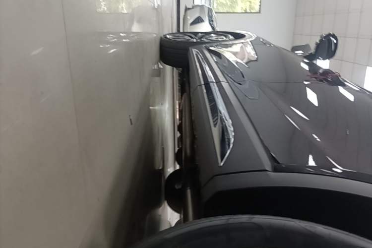 Used Hongqi HS7 PHEV 2025 Model 2.0T PHEV Four-Wheel Drive 2 Million Units Commemorative Edition 6-Seater Left Side Sill