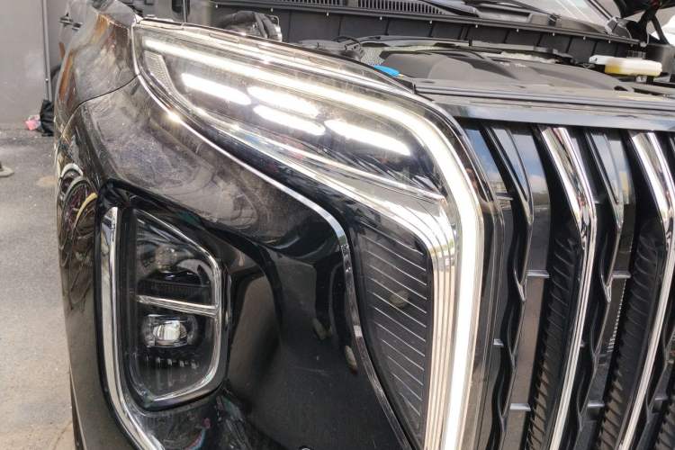 Used Hongqi HS7 PHEV 2025 Model 2.0T PHEV Four-Wheel Drive 2 Million Units Commemorative Edition 6-Seater Right Front Headlight