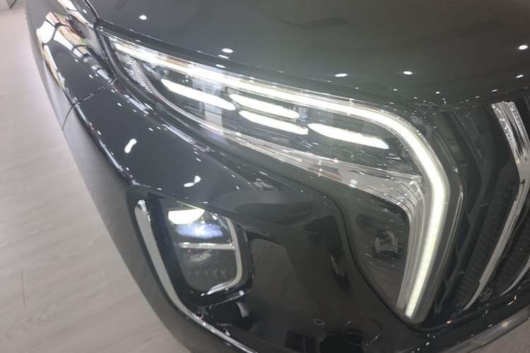 Used Hongqi HS7 PHEV 2025 Model 2.0T PHEV Four-Wheel Drive 2 Million Units Commemorative Edition 6-Seater Right Front Headlight