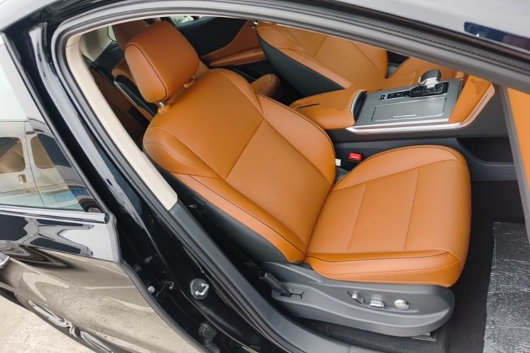 Used Hongqi HS7 PHEV 2025 Model 2.0T PHEV Four-Wheel Drive 2 Million Units Commemorative Edition 6-Seater Right Front Seat