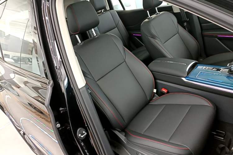 Used Hongqi HS7 PHEV 2025 Model 2.0T PHEV Four-Wheel Drive 2 Million Units Commemorative Edition 6-Seater Right Front Seat