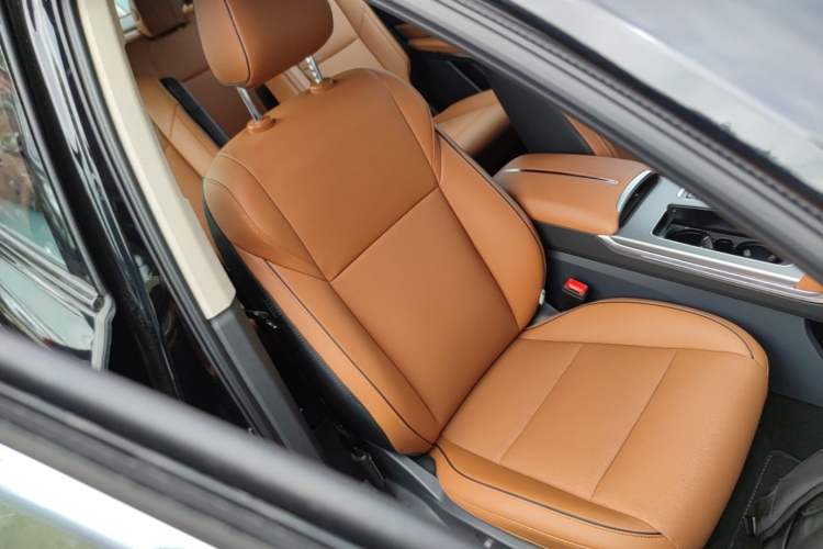 Used Hongqi HS7 PHEV 2025 Model 2.0T PHEV Four-Wheel Drive 2 Million Units Commemorative Edition 6-Seater Right Front Seat