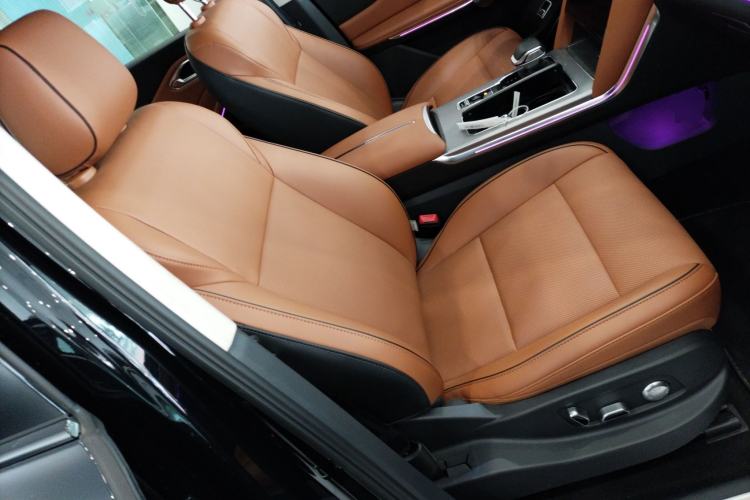 Used Hongqi HS7 PHEV 2025 Model 2.0T PHEV Four-Wheel Drive 2 Million Units Commemorative Edition 6-Seater Right Front Seat