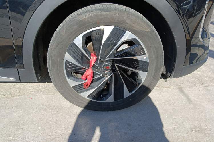 Used Hongqi HS7 PHEV 2025 Model 2.0T PHEV Two-Wheel Drive Qi Xiang Edition 6-Seater Right Front Wheel Hub