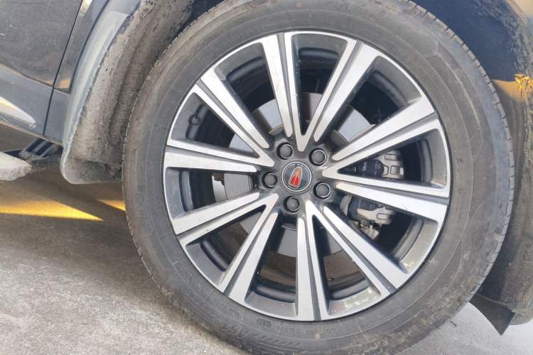 Used Hongqi HS7 PHEV 2025 Model 2.0T PHEV Four-Wheel Drive 2 Millionth Anniversary Edition—7 Seats Right Front Wheel Hub