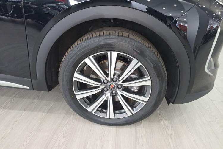 Used Hongqi HS7 PHEV 2025 Model 2.0T PHEV Four-Wheel Drive 2 Million Units Commemorative Edition 6-Seater Right Front Wheel Hub
