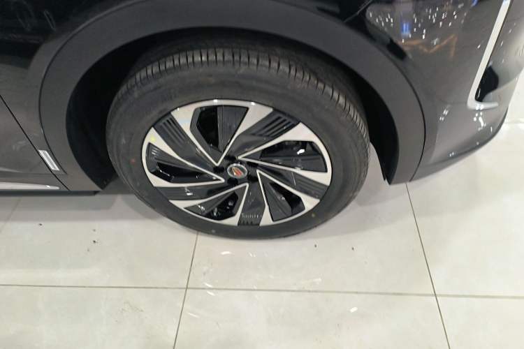 Used Hongqi HS7 PHEV 2025 Model 2.0T PHEV Two-Wheel Drive Qi Xiang Edition 7-Seater Right Front Wheel Hub