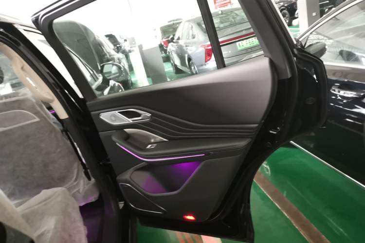 Used Hongqi HS7 PHEV 2025 Model 2.0T PHEV Two-Wheel Drive Qi Xiang Edition 6-Seater Right Rear Door Interior